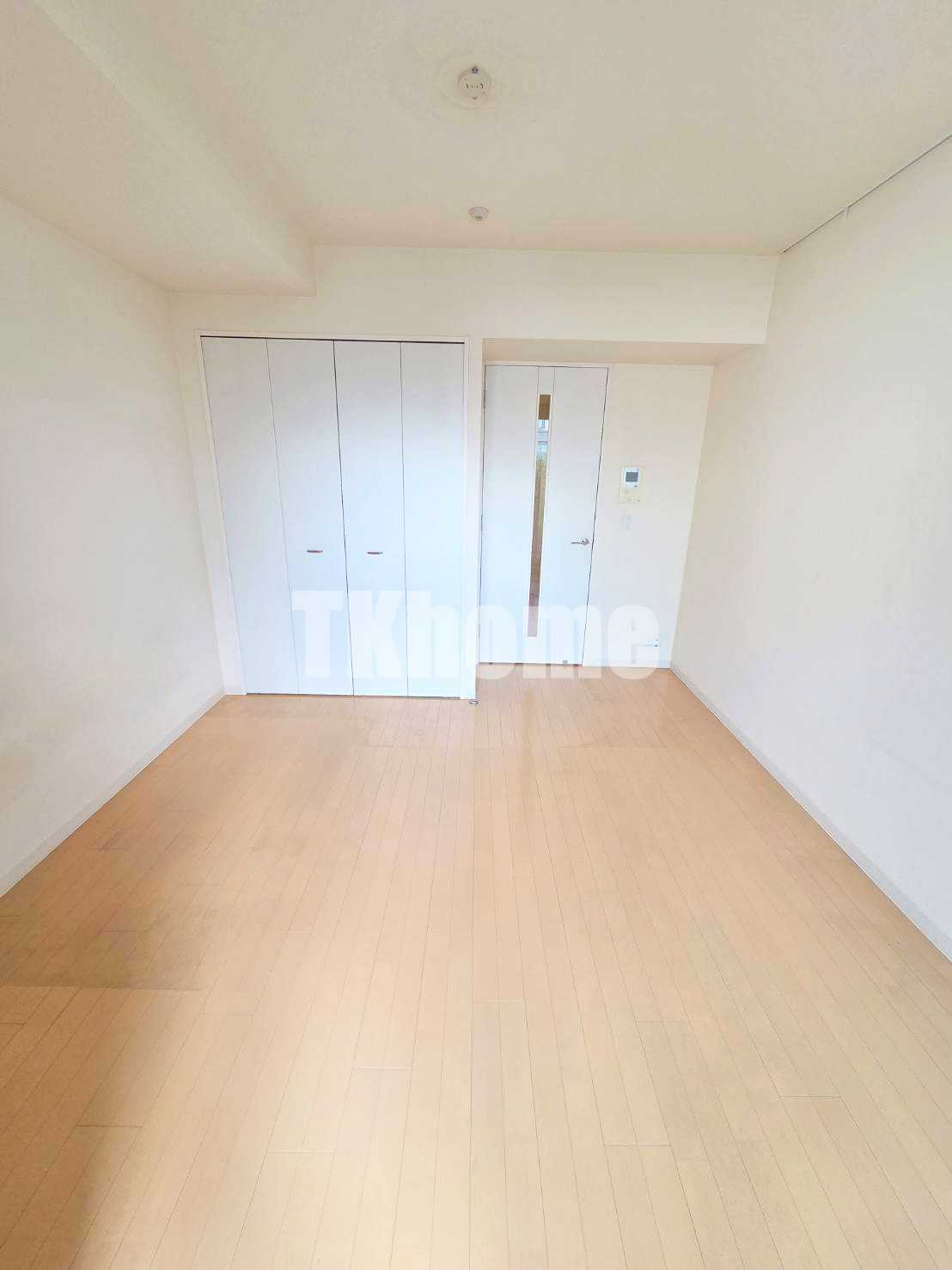 居室・リビング　フローリング9.6帖です☆（同マンション別室・参考写真）