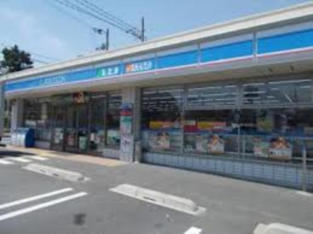 コンビニ　ローソン豊中上新田三丁目店（コンビニ）まで226m