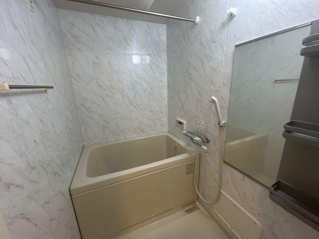 バス・シャワールーム　バス（追焚き機能・浴室換気乾燥機付き）