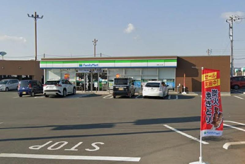 コンビニ　ファミリーマート宇部Lucky店（コンビニ）まで1200m
