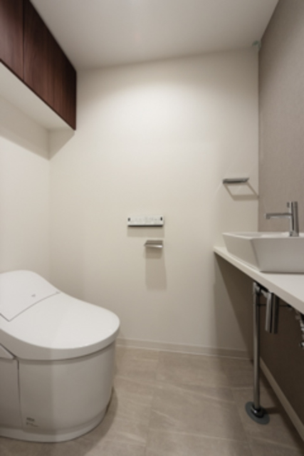 トイレ　※写真は同タイプ住戸です。