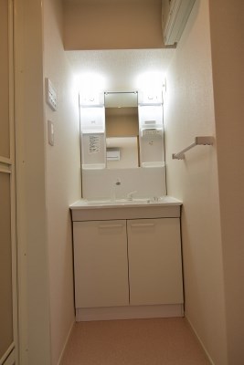 洗面設備　シャワー付き洗面台