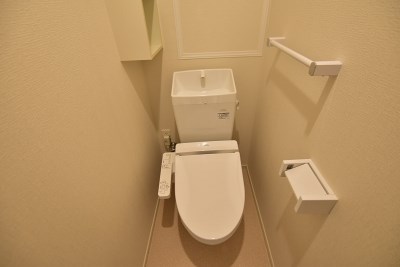 トイレ　温水洗浄便座付き