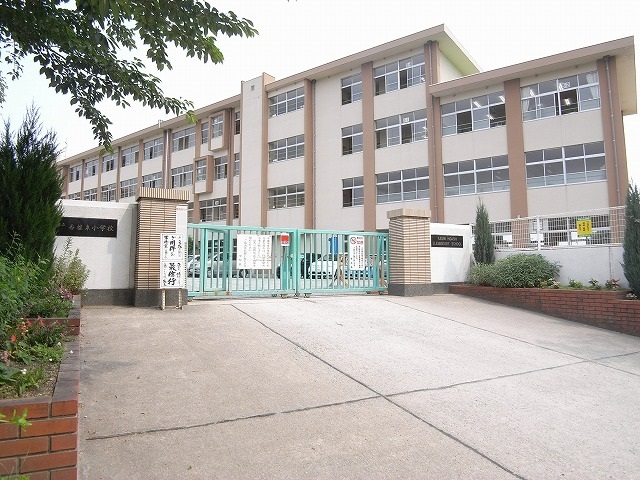 小学校　福岡市立香椎東小学校（小学校）まで709m