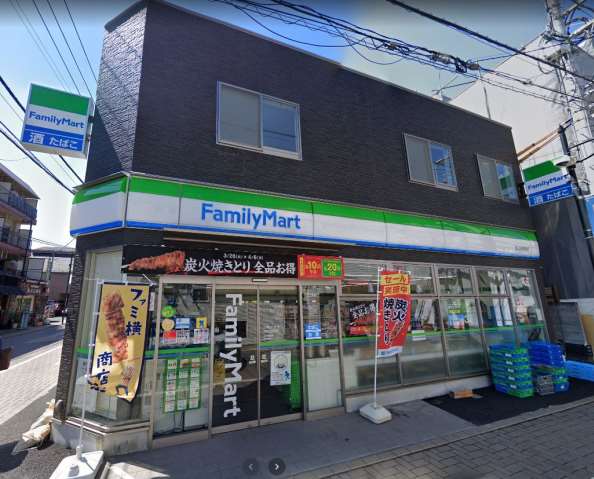 コンビニ　ファミリーマート（コンビニ）まで651m