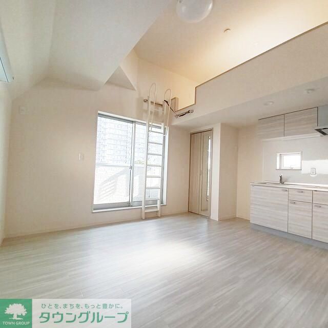 居室・リビング　別号室参考写真です