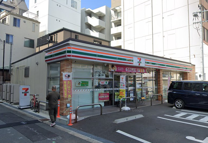 コンビニ　セブンイレブン大阪烏ケ辻１丁目店（コンビニ）まで604m