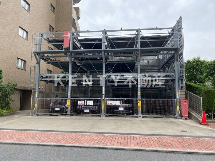 駐車場　車をお持ちの方に嬉しい駐車場付きの物件です