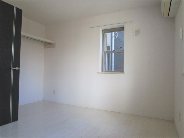 居室・リビング　別号室の参考写真になります。