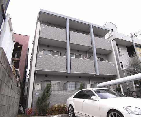 駐車場　グレーのオシャレな外観。