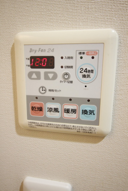 その他設備　★梅雨時期や入浴前には助かります！浴室乾燥機★