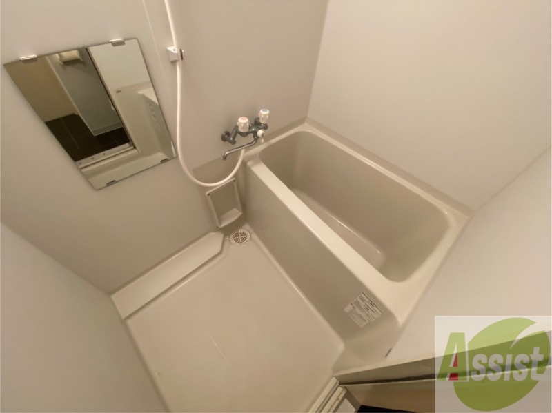 バス・シャワールーム　お風呂になります。一日の疲れを癒してくださいね。