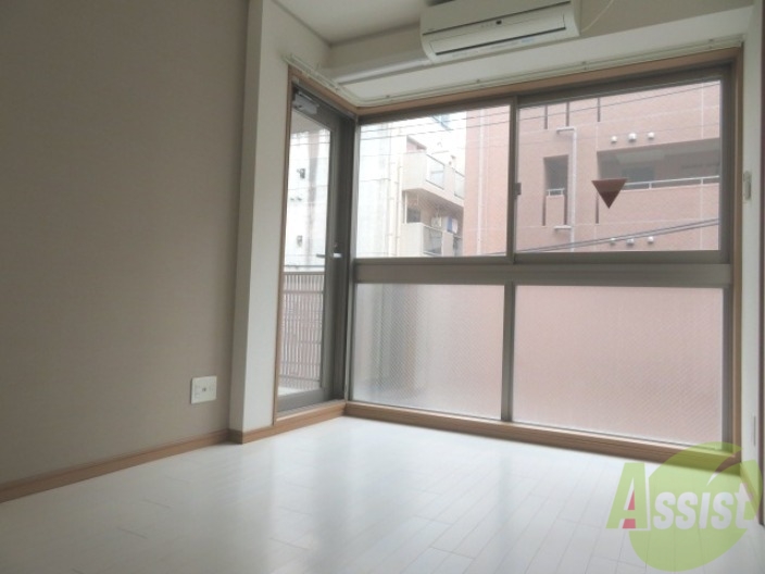 その他部屋・スペース　寝室になりそうな洋室です。シンプルで落ち着きますね。