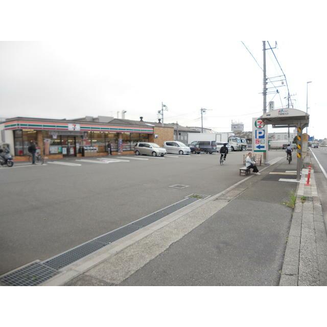 コンビニ　セブンイレブン（コンビニ）まで767m