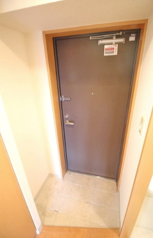 玄関　※別部屋の参考写真です。