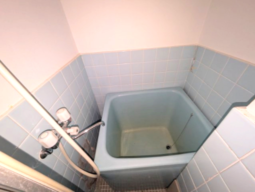 バス・シャワールーム　コンパクトで使いやすいお風呂です