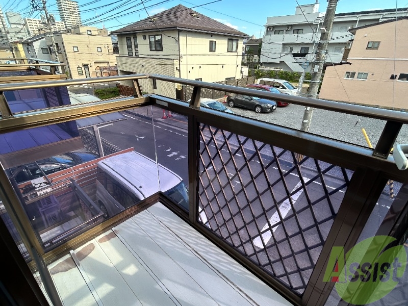 バルコニー　ベランダです。晴れた日は外干しが出来ますね。