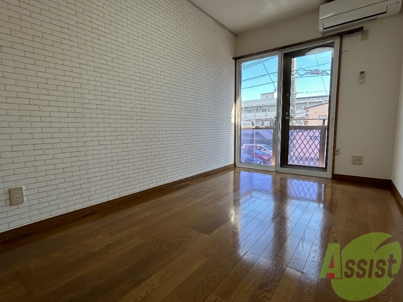 居室・リビング　リビングです。日差しが良く入り、とても明るいです。