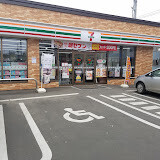 コンビニ　セブンイレブン札幌平岸4条店（コンビニ）まで129m
