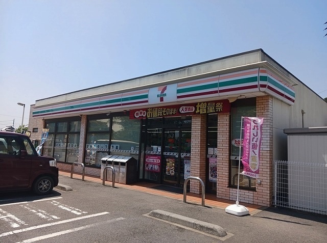 コンビニ　セブンイレブン成田西三里塚店（コンビニ）まで1500m