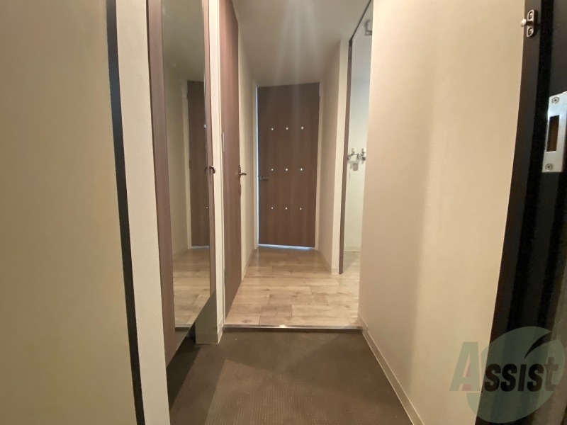 玄関　玄関の様子です。明るい印象ですね。気分もあがりそう。