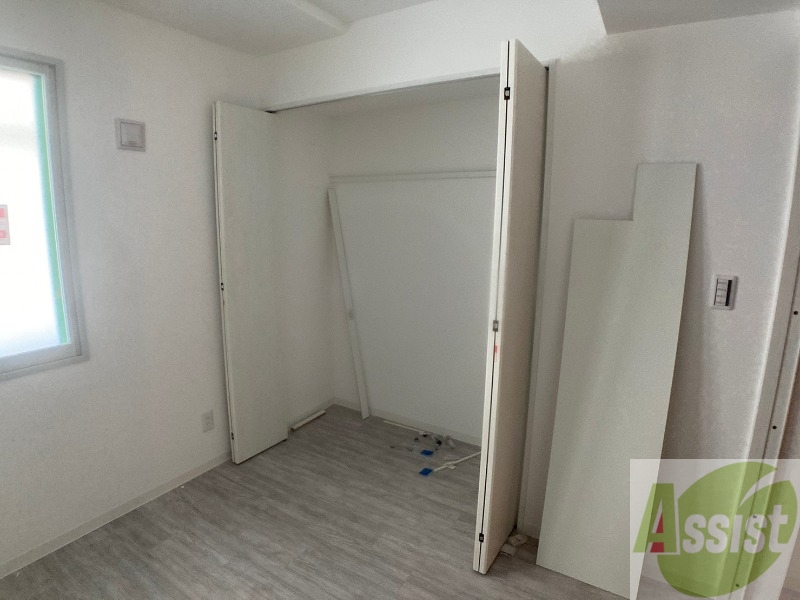 収納　クローゼットは奥行きもあり、荷物が多い方でも安心です。