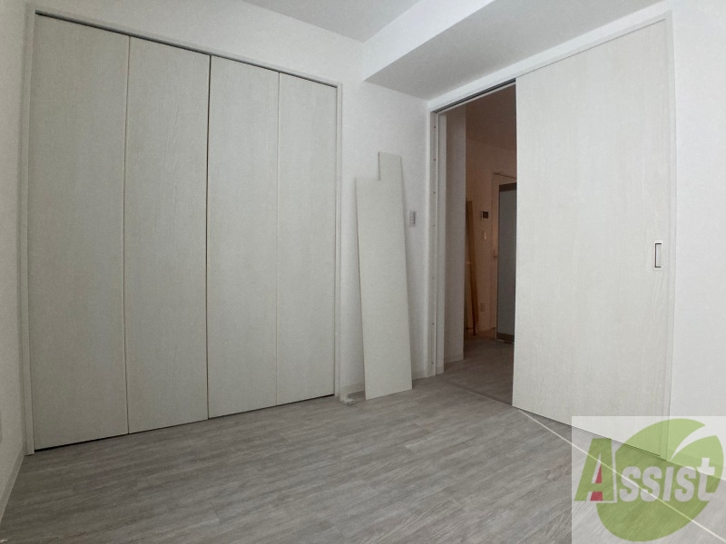 その他部屋・スペース　戸を閉めるとリビングと区切られた寝室にすることができますよ。