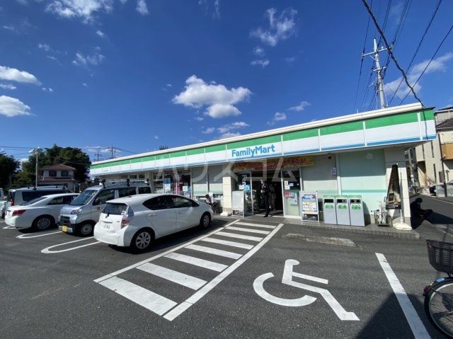 コンビニ　ファミリーマートさいたま白幡店（コンビニ）まで70m