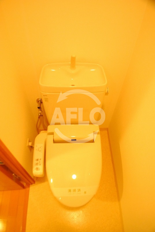 トイレ　クリーデンス福島　温水洗浄便座
