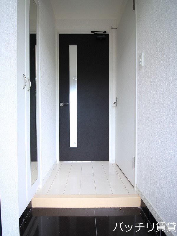 玄関　※同マンション別部屋写真の為、現状優先。