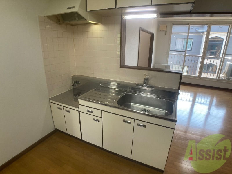 キッチン　キッチンです。ご自身でコンロを設置していただけます。