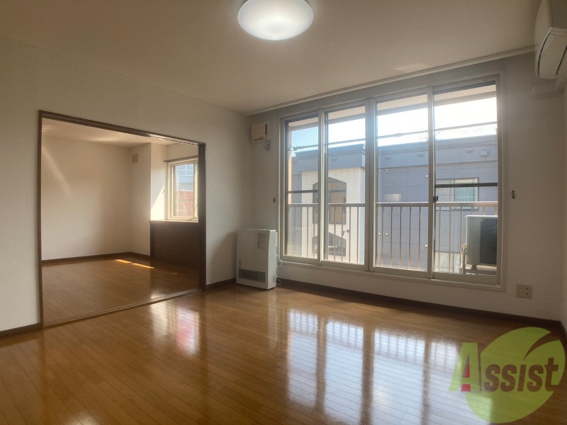 居室・リビング　広くてきれいなリビングです！快適に過ごせそうですね。