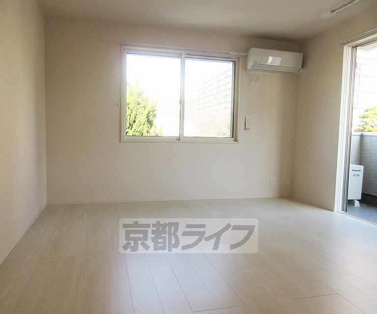 居室・リビング　真っ白綺麗！