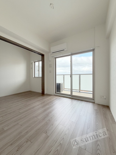 バルコニー　ワンちゃん猫ちゃんも嬉しい明るいお部屋です