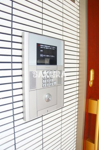 エントランス　お洒落な建物デザイン♪