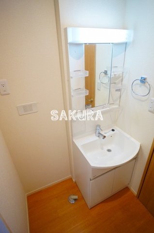 洗面設備　身支度に欠かせない独立洗面台♪