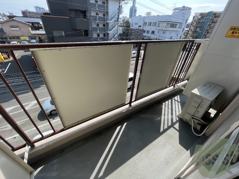 バルコニー　バルコニーがあるので洗濯物は外に干せそうですね～