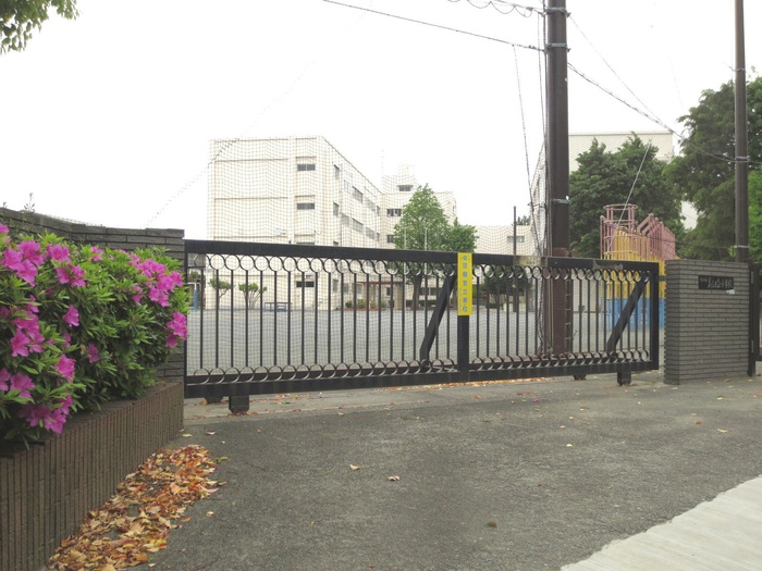 小学校　美しが丘小学校（小学校）まで136m