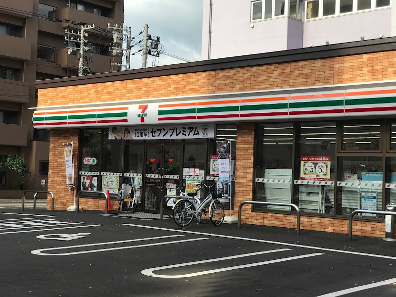コンビニ　セブンイレブン札幌北4条西25丁目店（コンビニ）まで351m