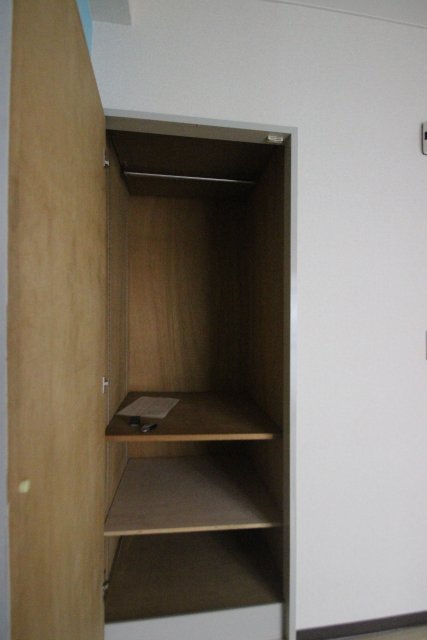 収納　同物件別号室の写真です。