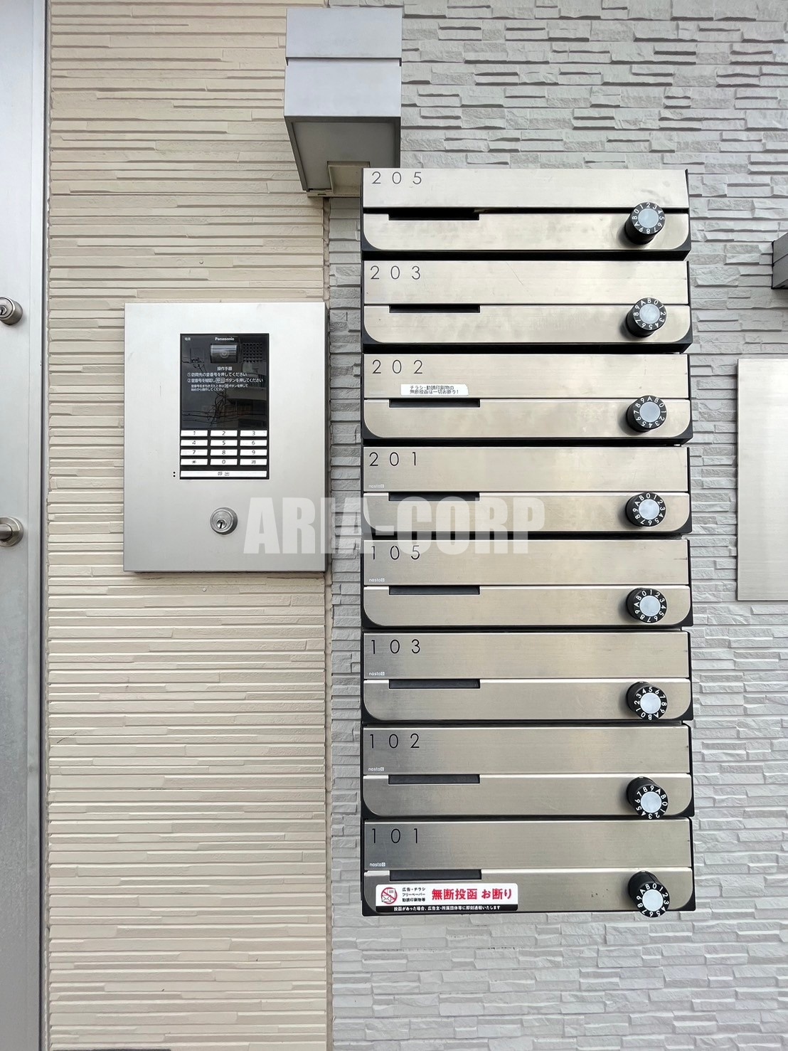 エントランス　LINEでお手軽にやり取りも可能です！