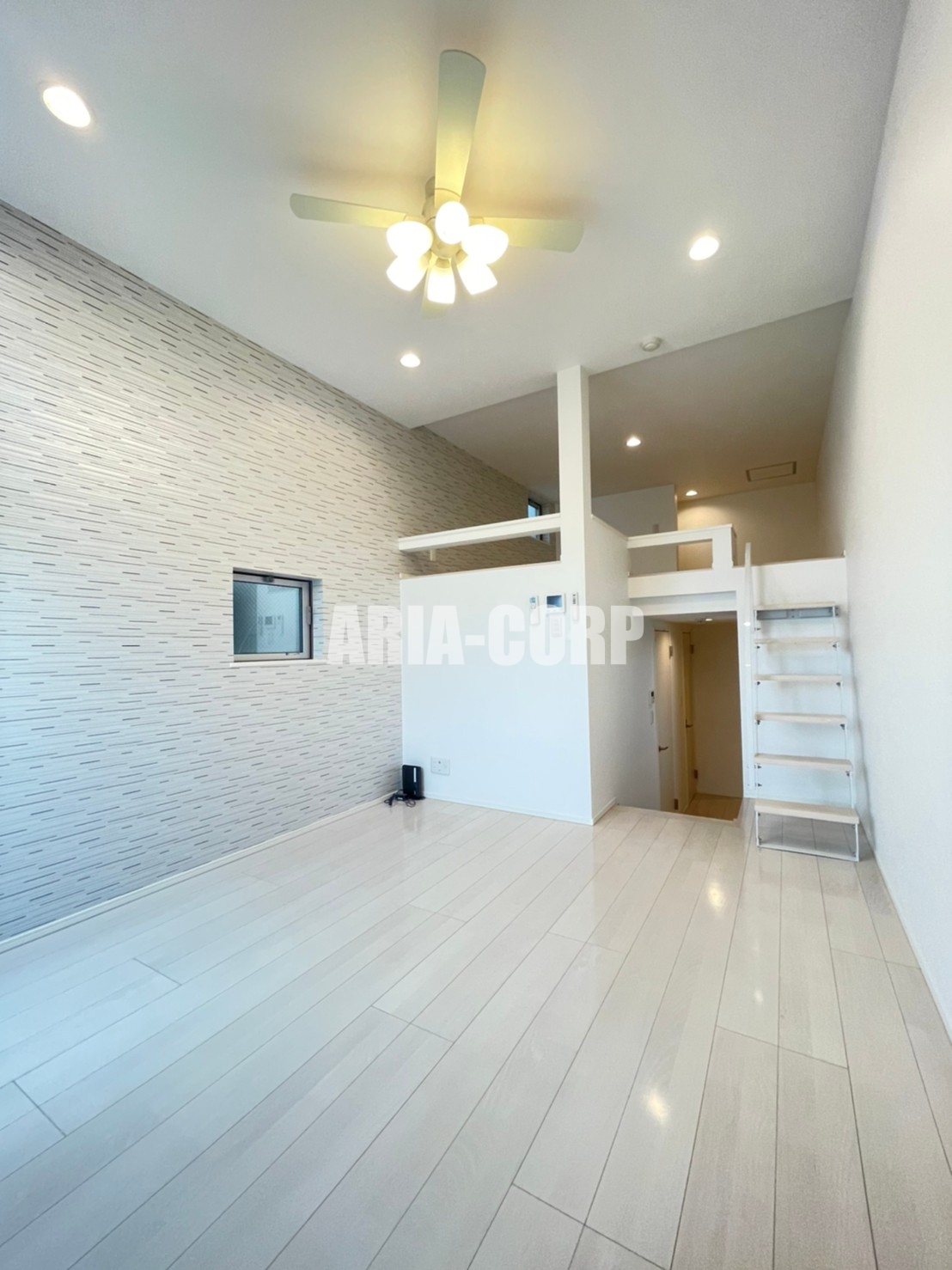 居室・リビング　天井高のある開放的な空間！お洒落な室内です！