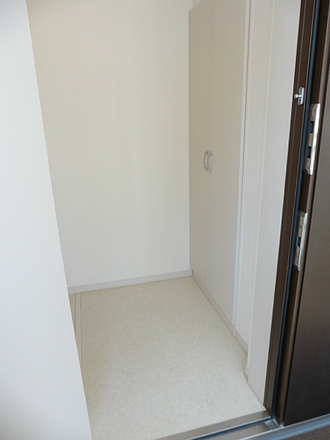 玄関　※写真は他号室です