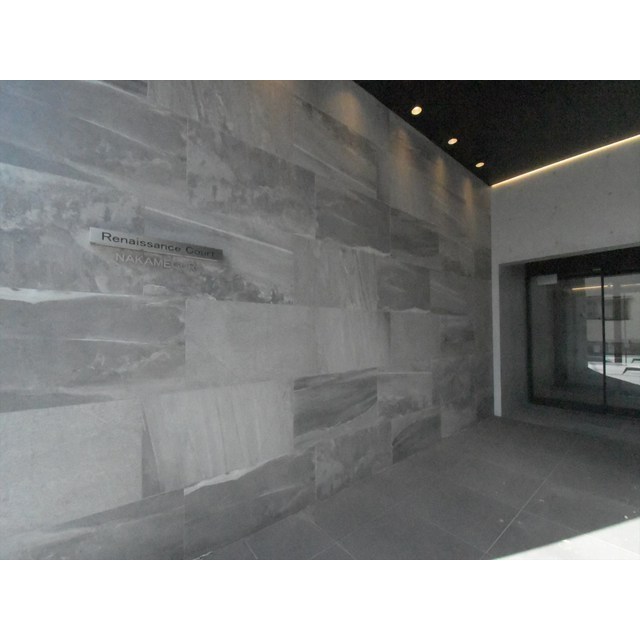 エントランス　ゆとりのあるエントランスです