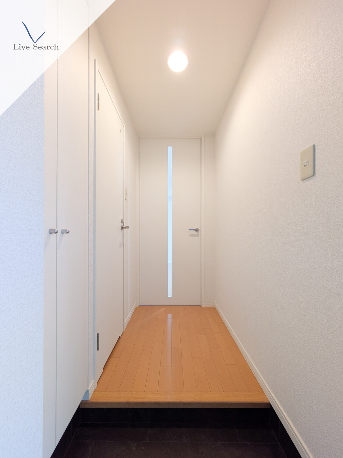 玄関　写真は別号室です。現況優先になります。