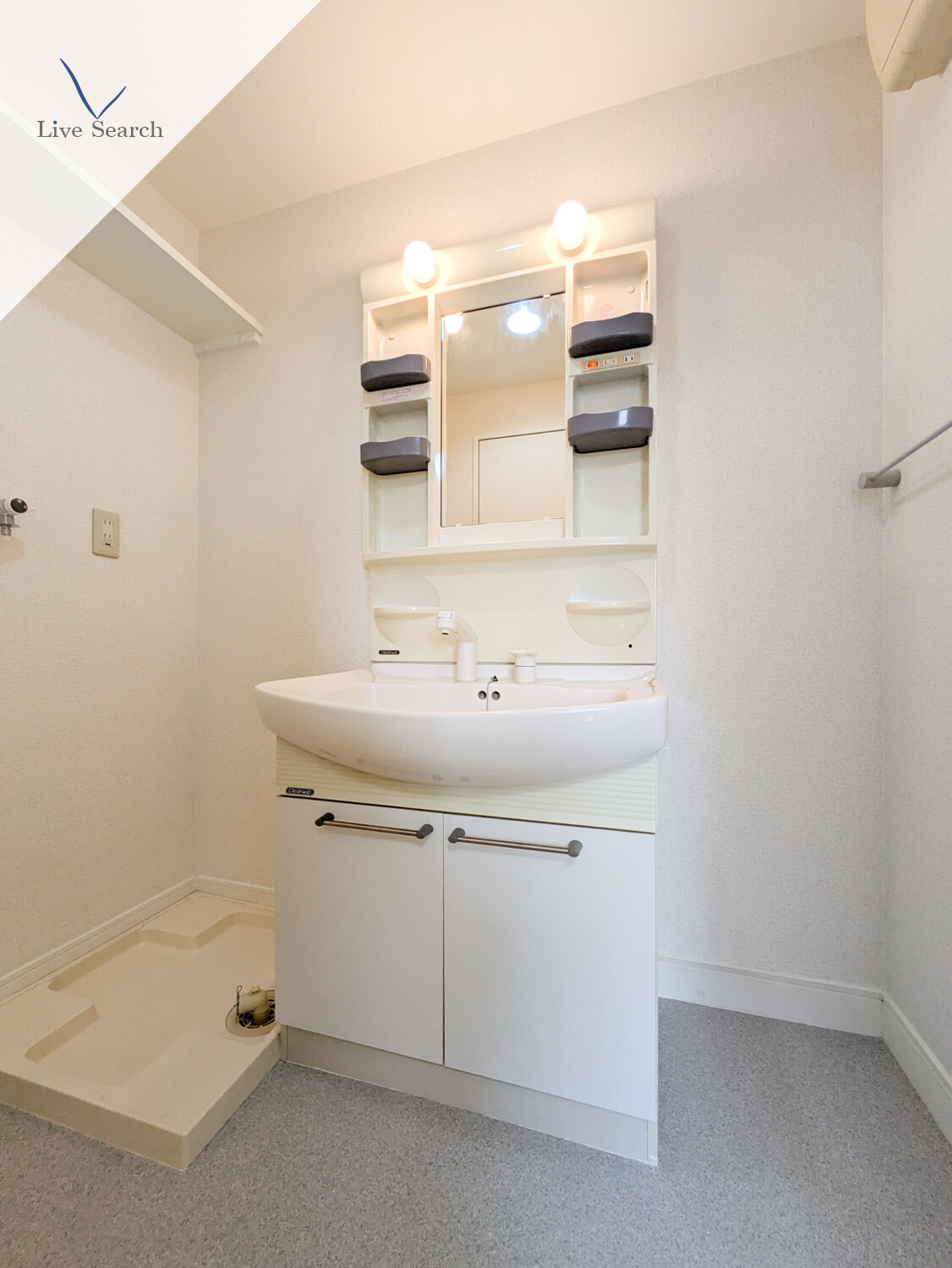 洗面設備　写真は別号室です。現況優先になります。