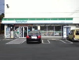 コンビニ　ファミリーマート（コンビニ）まで700m