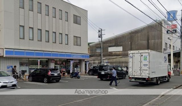 コンビニ　ローソン（コンビニ）まで834m