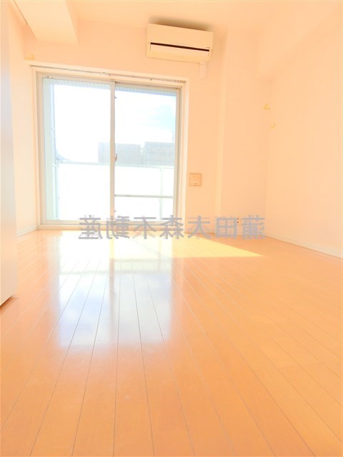 居室・リビング　角部屋の洋室6.3帖