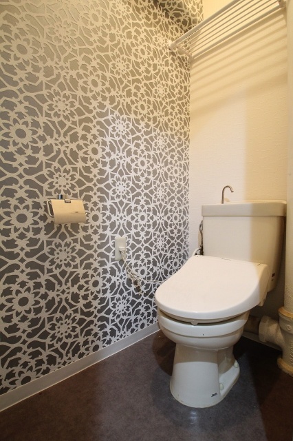 トイレ　同物件別部屋写真